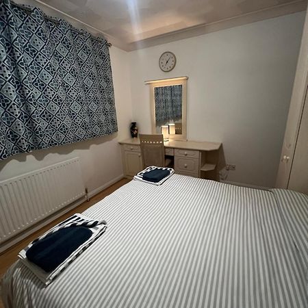 Double Room At The Bungalow With Shared Shower Room Kettering Esterno foto