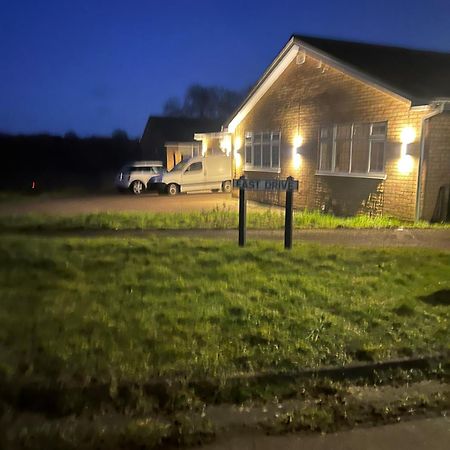 Double Room At The Bungalow With Shared Shower Room Kettering Esterno foto