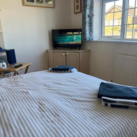 Double Room At The Bungalow With Shared Shower Room Kettering Esterno foto