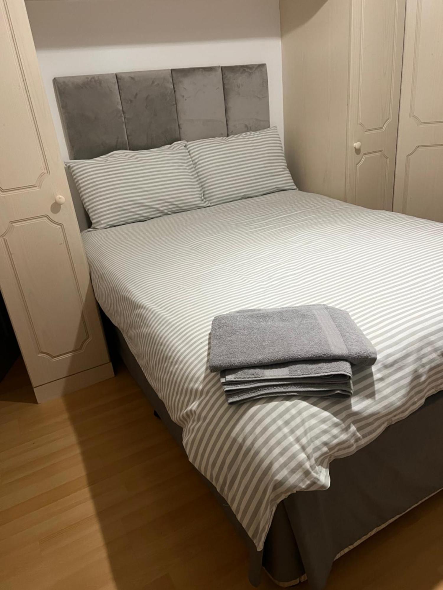 Double Room At The Bungalow With Shared Shower Room Kettering Esterno foto