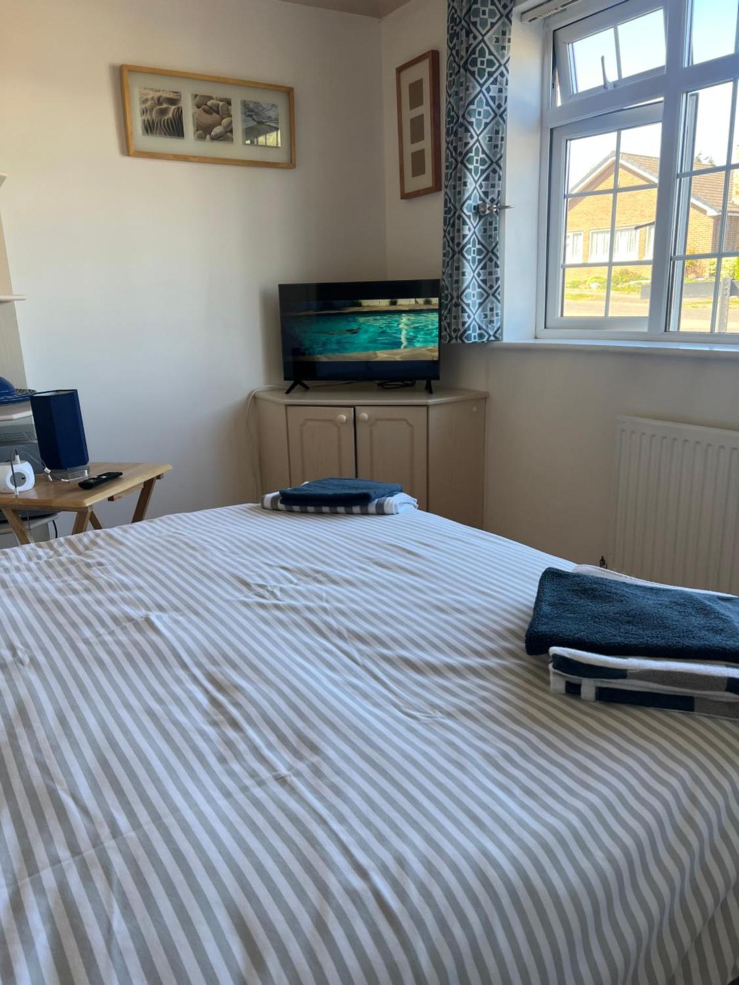 Double Room At The Bungalow With Shared Shower Room Kettering Esterno foto