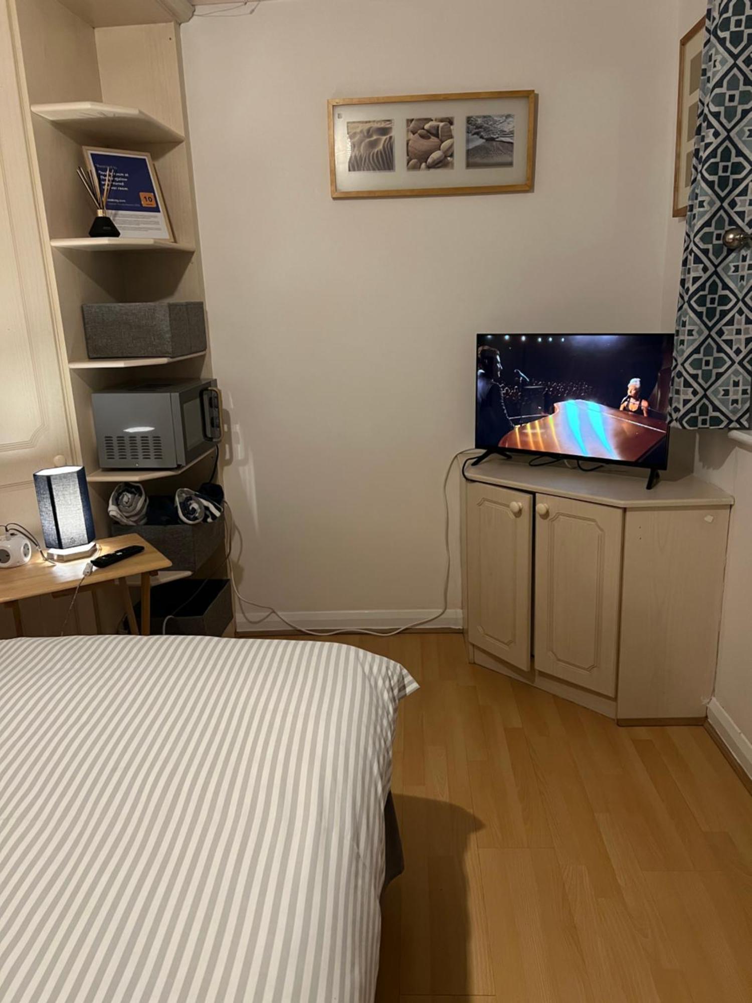 Double Room At The Bungalow With Shared Shower Room Kettering Esterno foto